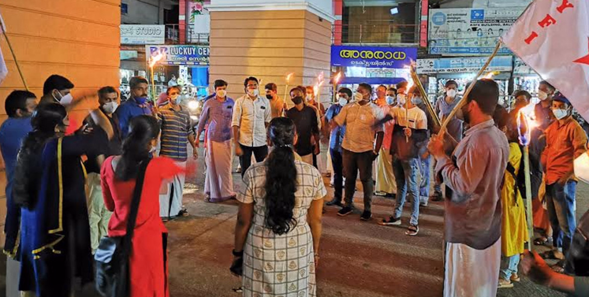ഉത്തര്‍പ്രദേശിലെ കര്‍ഷക കൂട്ടകൊലയില്‍ പ്രതിഷേധിച്ച് ഡിവൈഎഫ്‌ഐ പ്രതിഷേധം